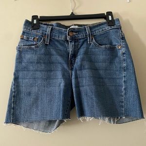 brand: Levi's / size 8 but fits like a 6